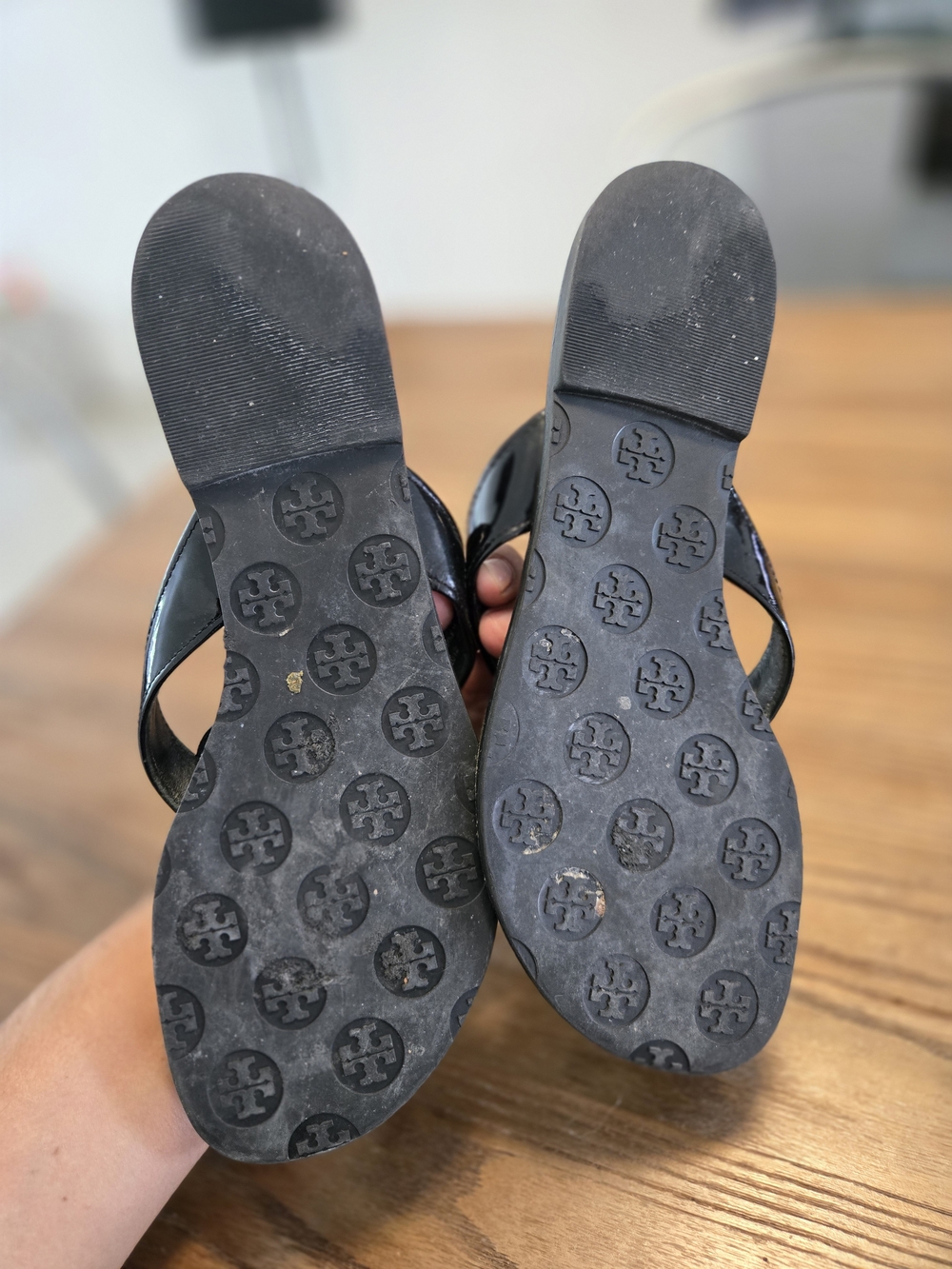Tory Burch flip flops size 7.5 - Picture 7 of 7